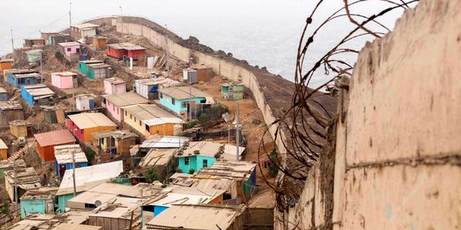 लीमा में 'शर्मिंदगी की दीवार'