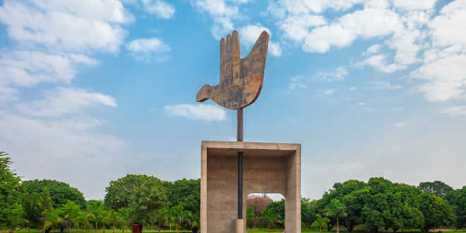 Chandigarh Food Review, Restaurant Decor & Service